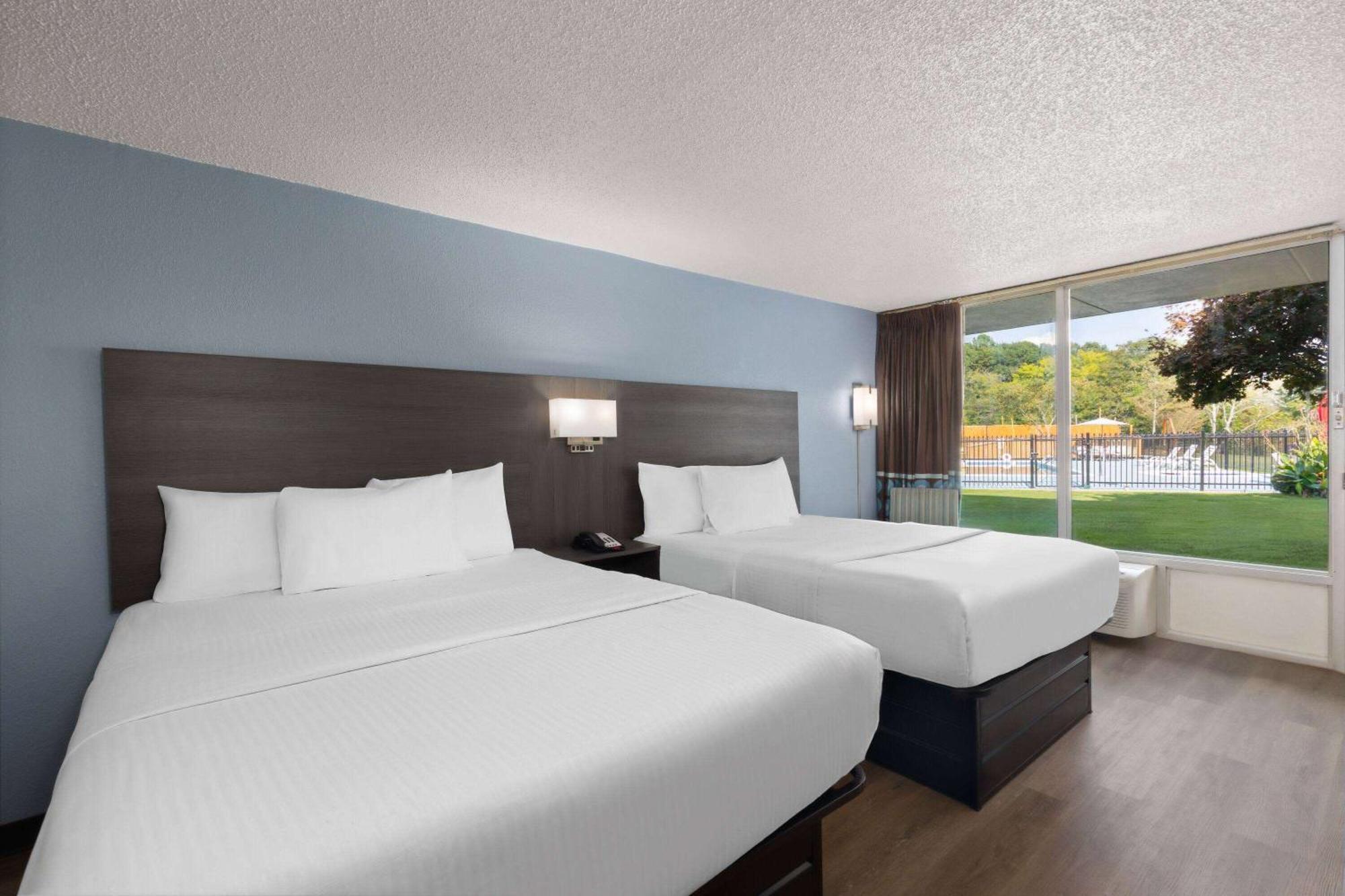 Super 8 By Wyndham Riverside Al Екстериор снимка